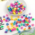 Perles colorées en pâte polymère en forme de fleurs pour bijoux et bracelets DIY - Style de Fleur (14036) / Pack de 100