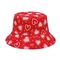 Nahaufnahme eines roten Anglerhuts mit weißen und rosa Herzmustern und Love-Text - M (56-58cm) / Herz Rot