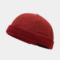 Dettaglio del cappello docker rosso scuro che mostra tela e trama a maglia a coste - Borgogna