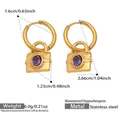 Gedetailleerde afmetingen en gewicht van gouden hangslot oorbellen met blauwe zirkoon - Goud Paarse Zirkonia