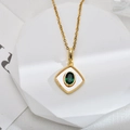 Elegante vergoldete quadratische Halskette mit grünem Stein und weißem Perlmutt-Inlay - Gold