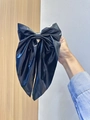 Elegante molletta per capelli con fiocco grande in pelle nera e nastri lunghi - Nero
