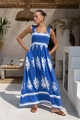 Dettaglio del vestito lungo blu floreale da vacanza con bustino arricciato e consistenza - S / Blu Fiore Geometrico