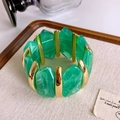 Vintage green resin and gold metal elastic bracelet with marble texture detail - Gold Green Marble Resin