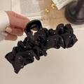 Große schwarze Haarklammer aus plissiertem Satin mit Strasssteinen für dickes Haar - Sternenklare Strass Plissierte Haarklammer