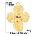 Detalle del colgante de flor medidas 3,6cm x 2,7cm con chapado en oro de 18k - Dorado