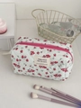 Détail macro d'une trousse à maquillage en velours côtelé fleuri avec fermeture éclair rose - Fleur Rouge Vent Velours Côtelé [Sac Octogonal]