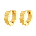 Primer plano de pendientes de acero chapado en oro 18K con diseño de rejilla en relieve - Pendientes de Engranaje en Relieve Dorado (MS-722)