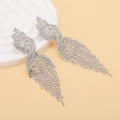 Orecchini pendenti con nappine in strass argento su un supporto in marmo bianco chic - G0110 Argento