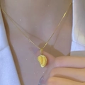 Collana con ciondolo a forma di durian in acciaio al titanio dorato e polpa gialla - Stile Durian (8967 Collana Durian)