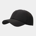 Detalle de gorra de béisbol negra impermeable con agujeros transpirables y costuras - Negro / Ajustable