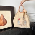 Sac fourre-tout en oxford beige avec broderie florale et anses en corde tressée - Marron Coeur Rouge