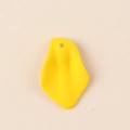 Orecchini a petalo in acrilico giallo con finitura opaca e trama a pieghe - 10 Pezzi/Pacco Piccolo / Giallo