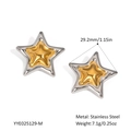 Dettaglio orecchini a stella bicolore da 29,2 mm, realizzati in acciaio inossidabile lucido - Stile Bicolore (YYE025129-M)