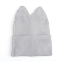 Hellgraue Strickmütze mit süßen Katzenohren und warmem Rippmuster für Kinder - M (56-58cm) / Hellgrau