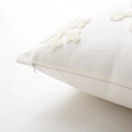 Witte kussenhoes met sneeuwvlok borduursel, onzichtbare rits en zachte decoratieve textuur - Wit