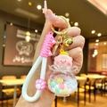 Porte-clés bouteille de sable mouvant cochon avec liquide et lanière de patte de chat rose - Cochon Pêche Flocon de Neige Lumineux Blanc