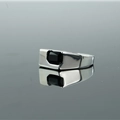 Anillo minimalista de acero plateado para hombre con circón negro rectangular - US 7 / Tono Plateado/Circonita Negra