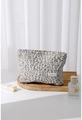 Dettaglio della trama della borsa cosmetica jacquard verde con etichetta in tessuto H&R - Dente di Leone Grande