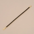 Détail du bracelet tennis doré avec zircons noirs carrés et fermoir à charnière - Or Avec Zircone Noire Carrée