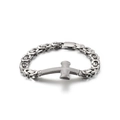 Bracciale hip hop da uomo in argento con croce e maglie intrecciate su sfondo bianco - Stile Croce Acciaio (KB124344-KFC) / Color Acciaio