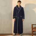 Dicker Herren-Bademantel in Marineblau mit weißem Besatz und Gürtel für den Winter - M / Dunkelblau [Herren]