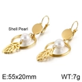 Detalle de pendientes de perlas con hojas, dimensiones 55x20mm e información de peso - Estilo Dorado (KE87669-KFC)