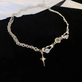 Collier avec pendentif étoile argenté et perles bleu clair sur velours noir - Collier en Résine Étoile