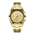 Nahaufnahme eines goldenen Chronographen-Zifferblatts mit drei Hilfszifferblättern und Datum - Goldenes Zifferblatt Goldenes Stahlband