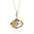Collar de ojo turco dorado con cristal azul y esmalte arcoíris sobre fondo blanco - Serie 2 Esmalte Arcoíris (Piedra Azul)