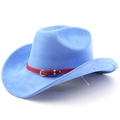 Dettaglio cappello da cowboy blu acceso con fascia in pelle rossa e fibbia oro - M (56-58cm) / Blu cielo profondo
