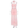 Dettaglio dell'abito in pizzo rosa con texture arricciate e orlo a balze asimmetriche - S / Rosa