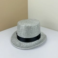 Haut-de-forme argenté à paillettes avec ruban noir sur fond géométrique moderne - Réglable M (56-58cm) / Argent Brillant