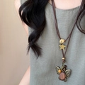 Vintage ketting met waskoord, houten kraalvlinder en metalen sterhanger - Holle Vlinder Stijl (10#) / Bruin