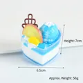 Mini calamita per frigo cupcake a cuore blu e bianco con frutta finta e cioccolato - Blu Mirtillo