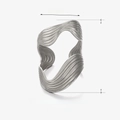 Anillo irregular de acero inoxidable plateado con textura ondulada, 1,7 cm de diámetro y 3 cm de alto - Diámetro de 1,7 cm / Color Acero
