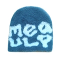 Détail du bonnet en tricot bleu avec texte mea GLP en jacquard et texture en fausse fourrure - M(54-60cm) / Bleu clair