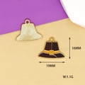 Detail of Thanksgiving hat pendant with size 16x19mm and weight 1.1g on geometric background - Yellow Pilgrim Hat