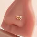 Piercing de nariz en L dorado con diseño de doble corazón y circonitas micropavimentadas - Dorado