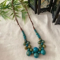 Collar bohemio de cuentas cerámicas azul pavo real con cuerda tejida y estilo étnico - Collar de Cuentas Azules