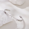 Silbernes Edelstahl-Armband in C-Form mit Diamanten und Forever Love-Gravur - Silber (B-25)