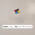Ciondolo puzzle colorato in lega con finiture in rosso, nero, blu e giallo - Forma a Pezzo di Puzzle (1)
