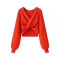 Dettaglio di un maglione corto arancione con scollo a V incrociato e polsini a coste - S / Rosso