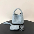 Sac cabas en denim tressé bleu clair avec petite pochette assortie et chaîne - Mini / Bleu clair