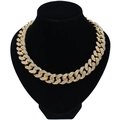 Collana a catena cubana dorata da 20 mm con strass scintillanti su manichino nero - 16 Pollici (40cm) / Oro