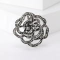 Élégante broche fleur de lys argentée avec strass gris foncé sur un socle blanc - Noir-1362