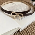 Ceinture vintage en cuir marron foncé avec boucle papillon dorée sur des livres - 106# Boucle de nœud en or marron foncé