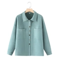 Giacca a camicia in finta pelle scamosciata verde menta con bottoni su gruccia in legno - S / Top della camicia / Ciano