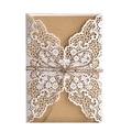 Invito a nozze bianco traforato al laser con carta kraft e cordoncino di canapa - Set completo (include busta kraft/scheda interna/spago) / Bianco