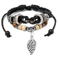 Bracciale multistrato in pelle nera con perline e ciondolo a foglia d'argento - Nero
